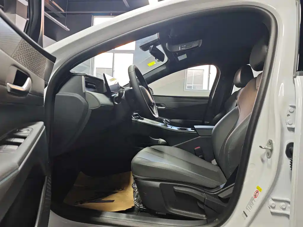 Qin PLUS 2025 DM-i smart driving version 55KM leading model купить на сайте DeffCars