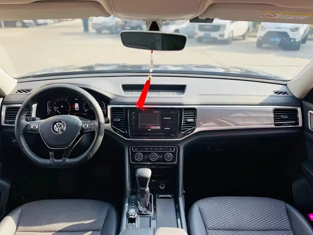 Touron 2020 facelift 330TSI two-wheel drive comfort version купить на сайте DeffCars