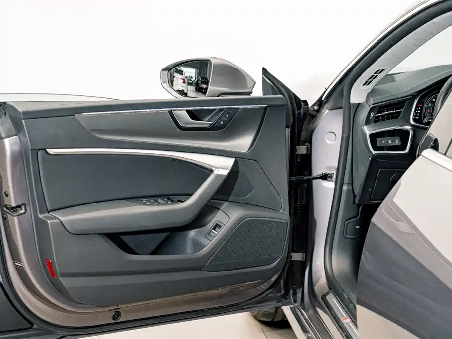 Audi A7L 2024 45TFSI S-line Dream Building Liquid Crystal Package купить на сайте DeffCars