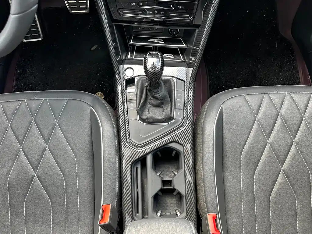 Tiguan L 2024 Outstanding Model 330TSI Automatic Two-wheel Drive R-Line Longyao Edition купить на сайте DeffCars