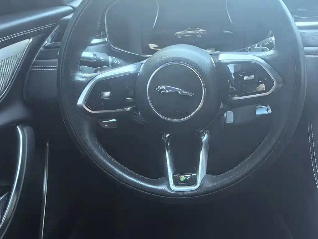 Jaguar XFL 2022 XFL 2.0T P250 two-wheel drive exclusive luxury version купить на сайте DeffCars