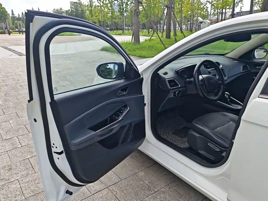 Escort 2017 facelift 1.5L automatic comfort model купить на сайте DeffCars