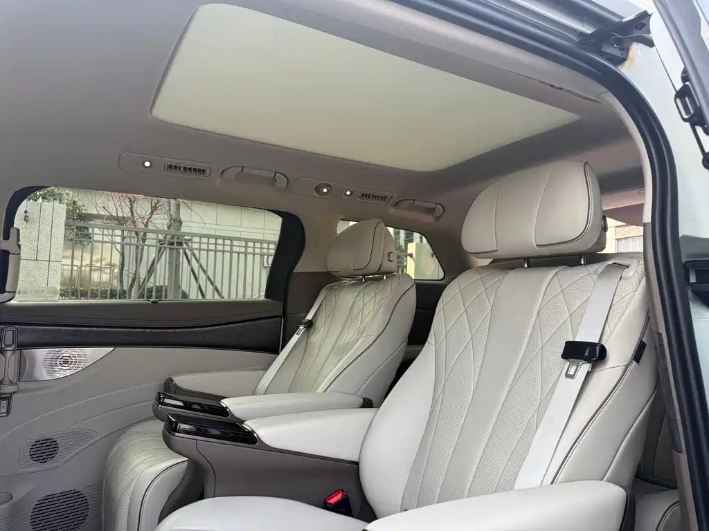 Denza D9 2022 DM-i 945 luxury model купить на сайте DeffCars