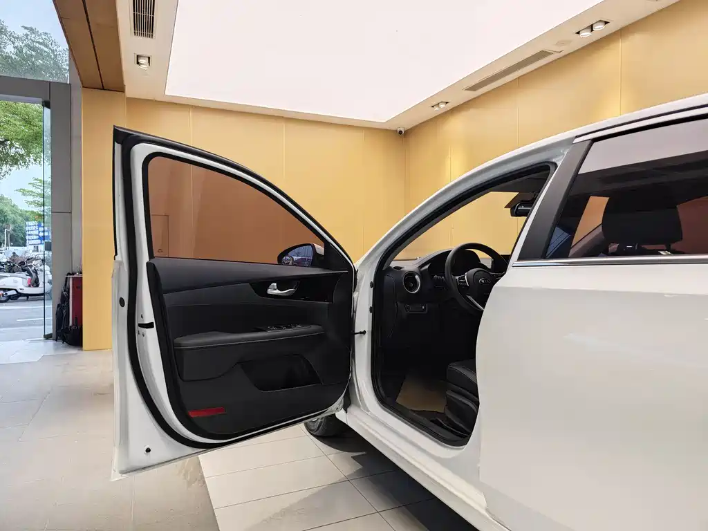 Kia K3 2019 1.5L CVT Smart Internet Edition купить на сайте DeffCars