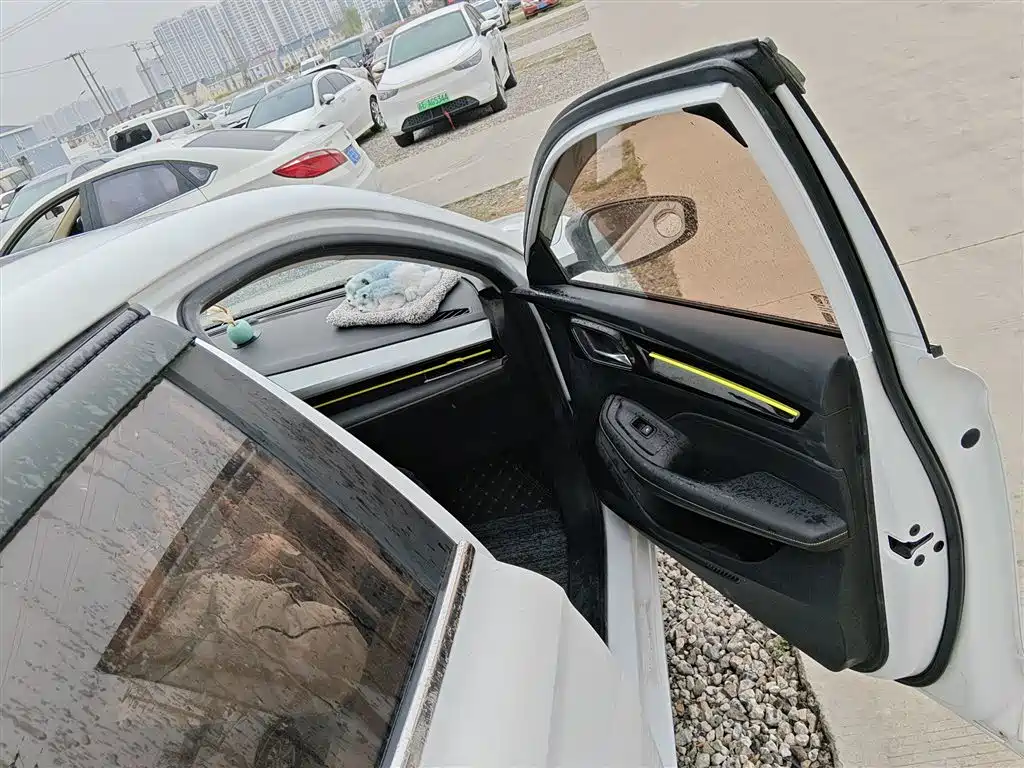 Roewe i5 2021 1.5L CVT Platinum Edition купить на сайте DeffCars