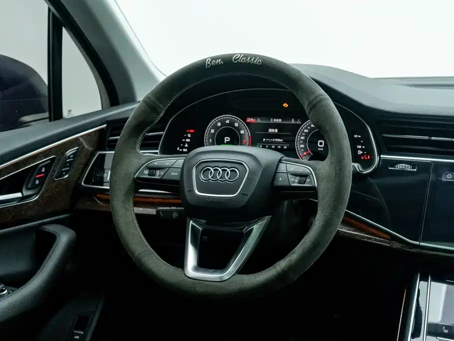 Audi Q7 2021 55 TFSI quattro S line sports version купить на сайте DeffCars