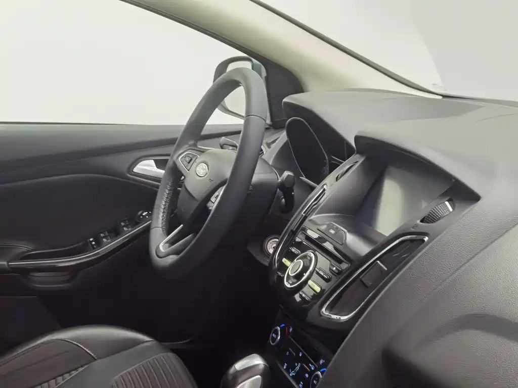 Focus 2017 sedan EcoBoost 125 automatic super stylish smart mobility version купить на сайте DeffCars