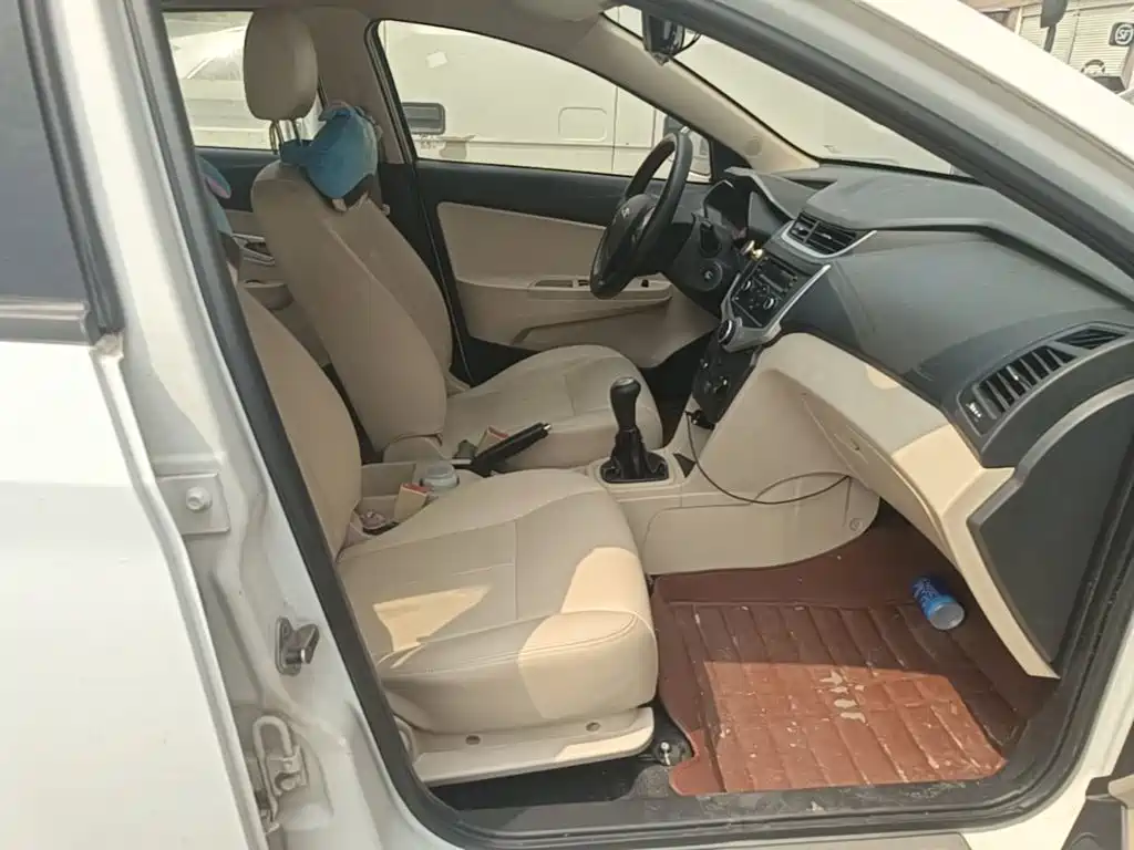Fengyun 2 2013 hatchback 1.5L manual sharp version купить на сайте DeffCars