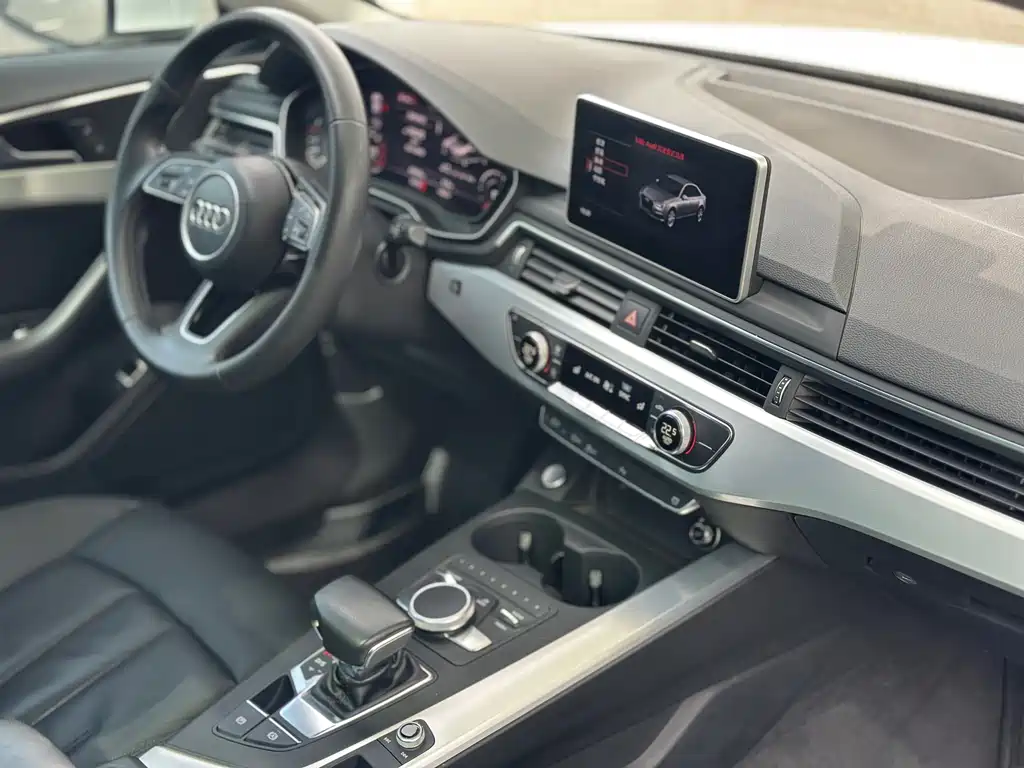 Audi A4L 2018 30th Anniversary Model 40 TFSI Fashion Model купить на сайте DeffCars
