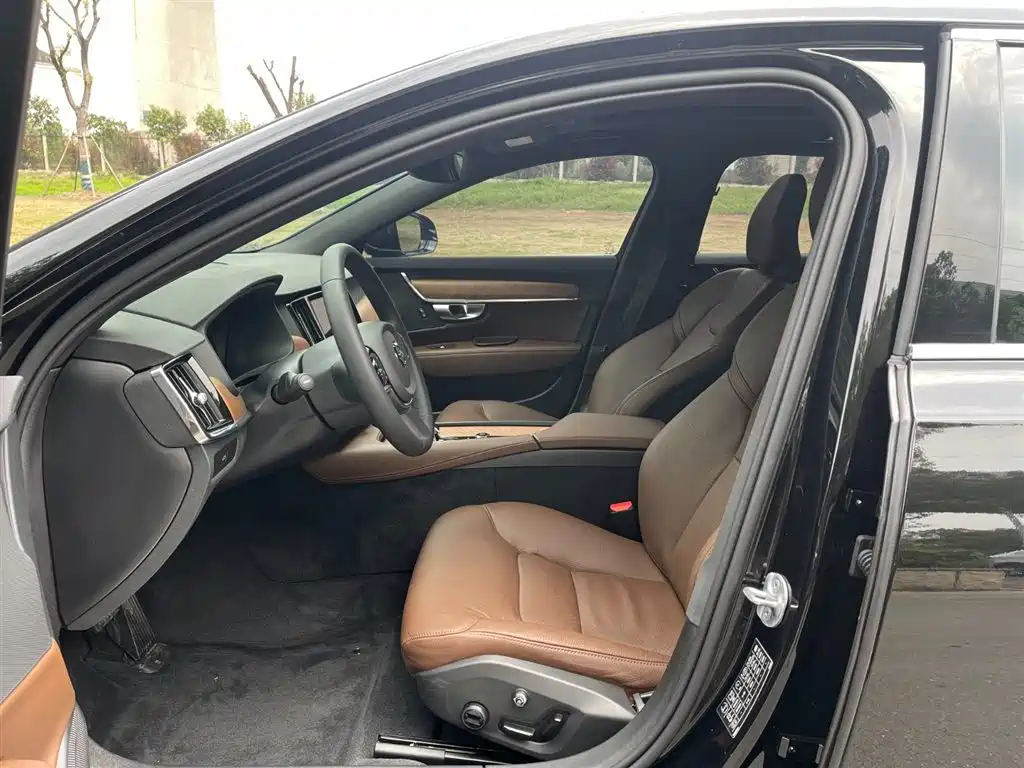 Volvo S90 2024 B5 Zhiyi Luxury Edition купить на сайте DeffCars