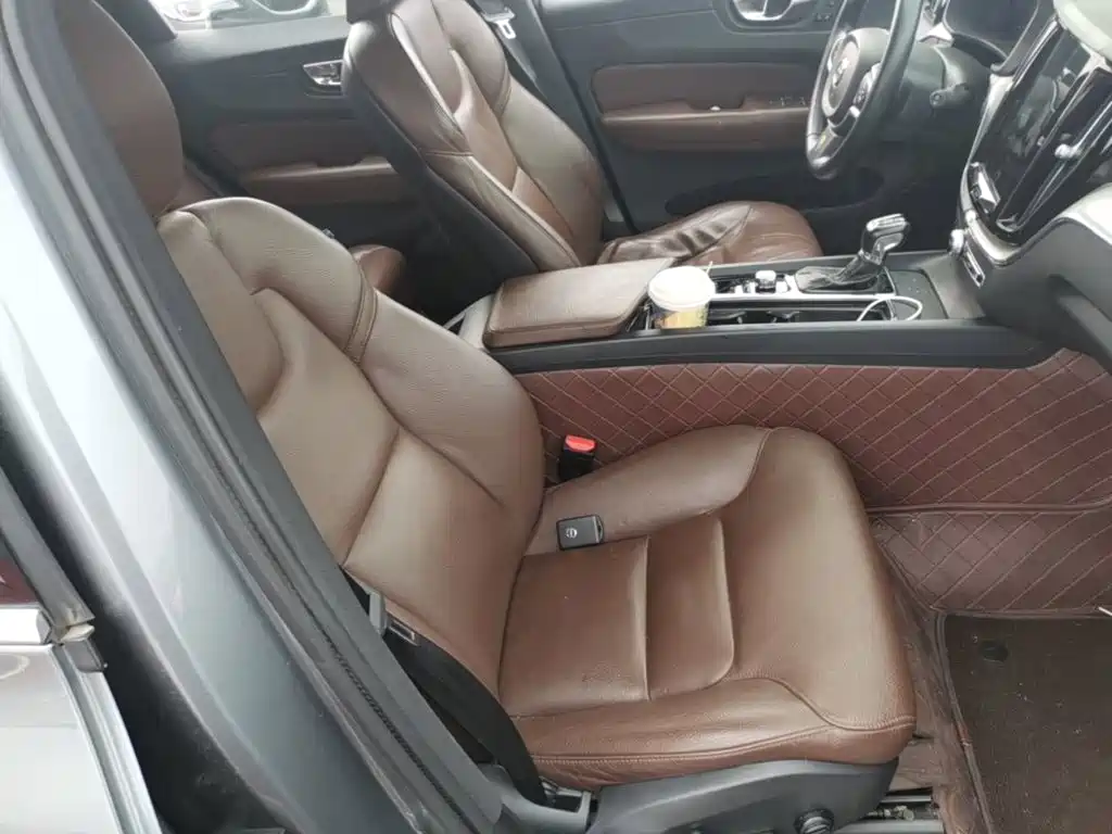 Volvo XC60 2019 T5 4WD Zhiyi Edition National V купить на сайте DeffCars