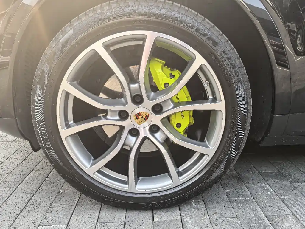 Cayenne New Energy 2021 Cayenne E-Hybrid 2.0T купить на сайте DeffCars