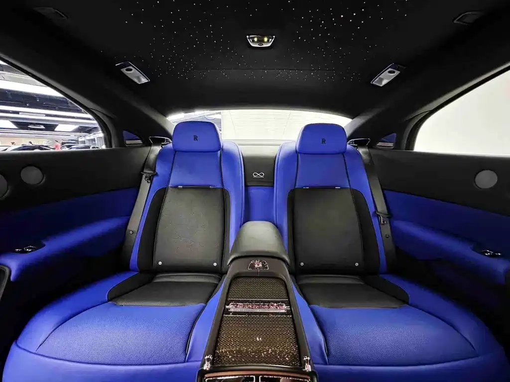 Phantom 2018 6.6T Black Badge купить на сайте DeffCars