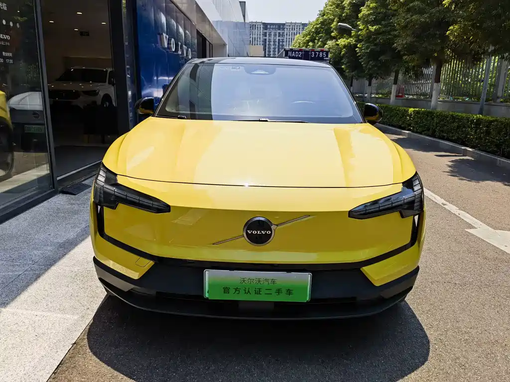Volvo EX30 2025 Rear Drive Long Range Ultra купить на сайте DeffCars