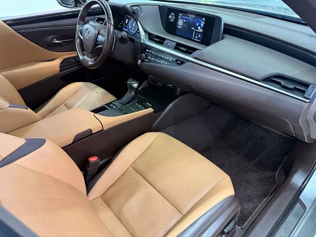 Lexus ES 2020 300h Excellence Edition купить на сайте DeffCars