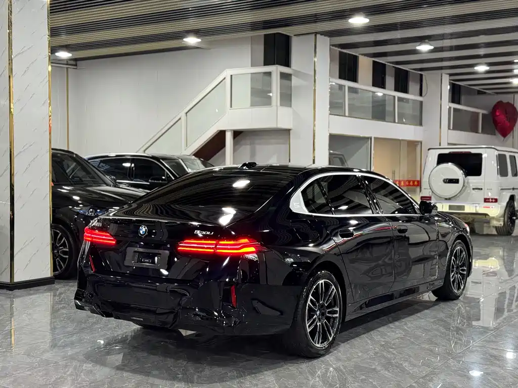 BMW 5 Series 2026 530Li Leading M Sports Package купить на сайте DeffCars