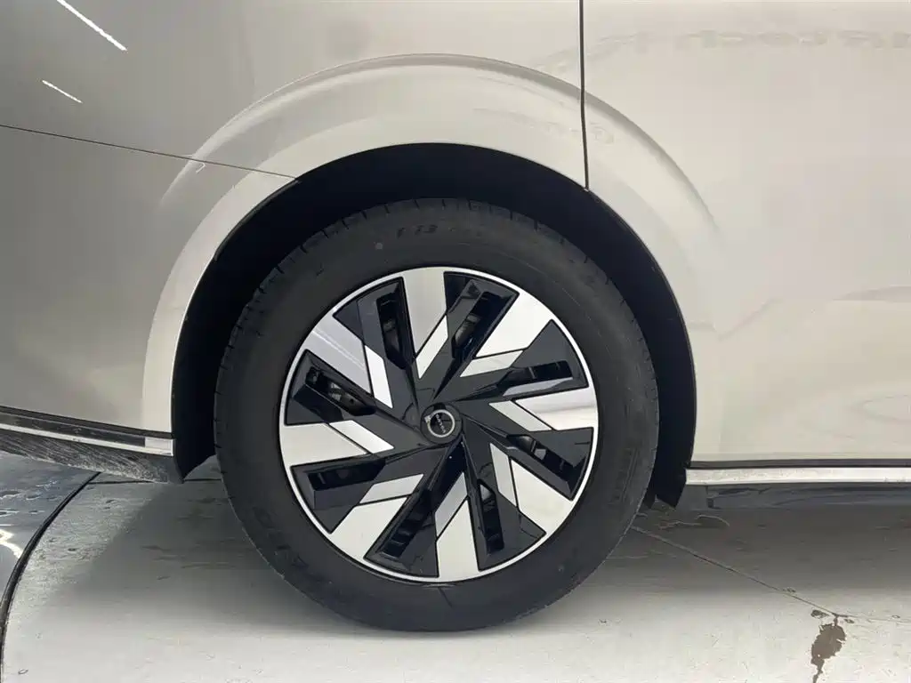 Volvo EM90 2025 Ultra six-seater купить на сайте DeffCars