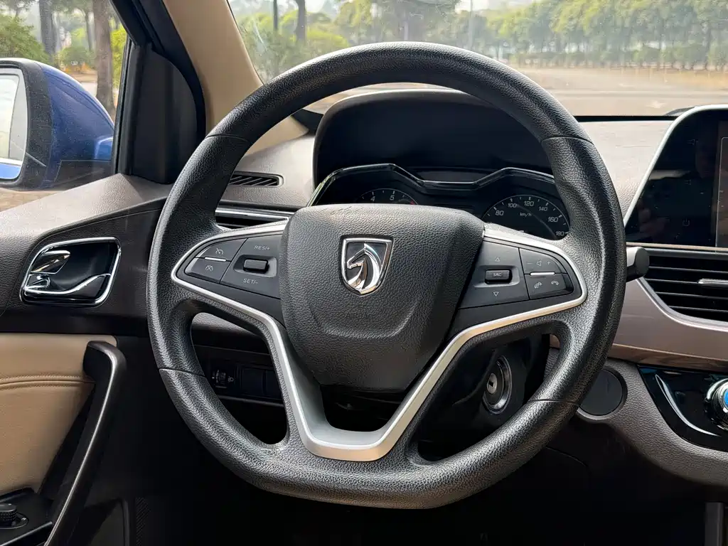 Baojun 310W 2017 1.5L manual fashion model National V купить на сайте DeffCars