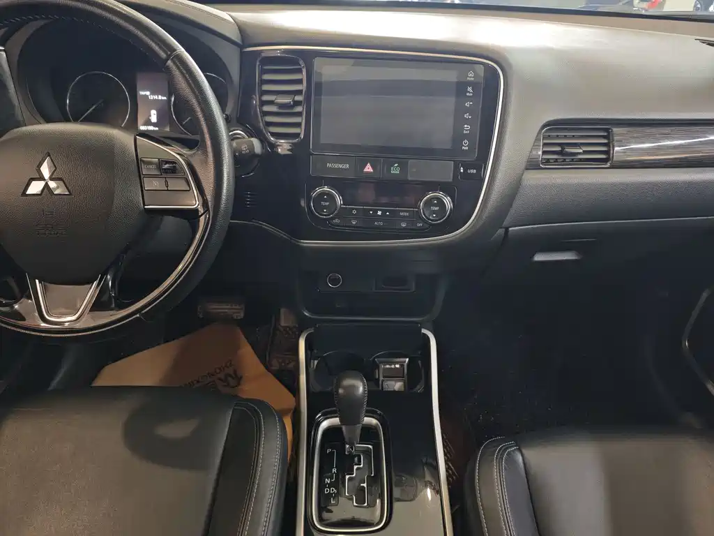 Outlander 2019 2.0L 2WD Enjoy Edition, 5 seats, National VI купить на сайте DeffCars