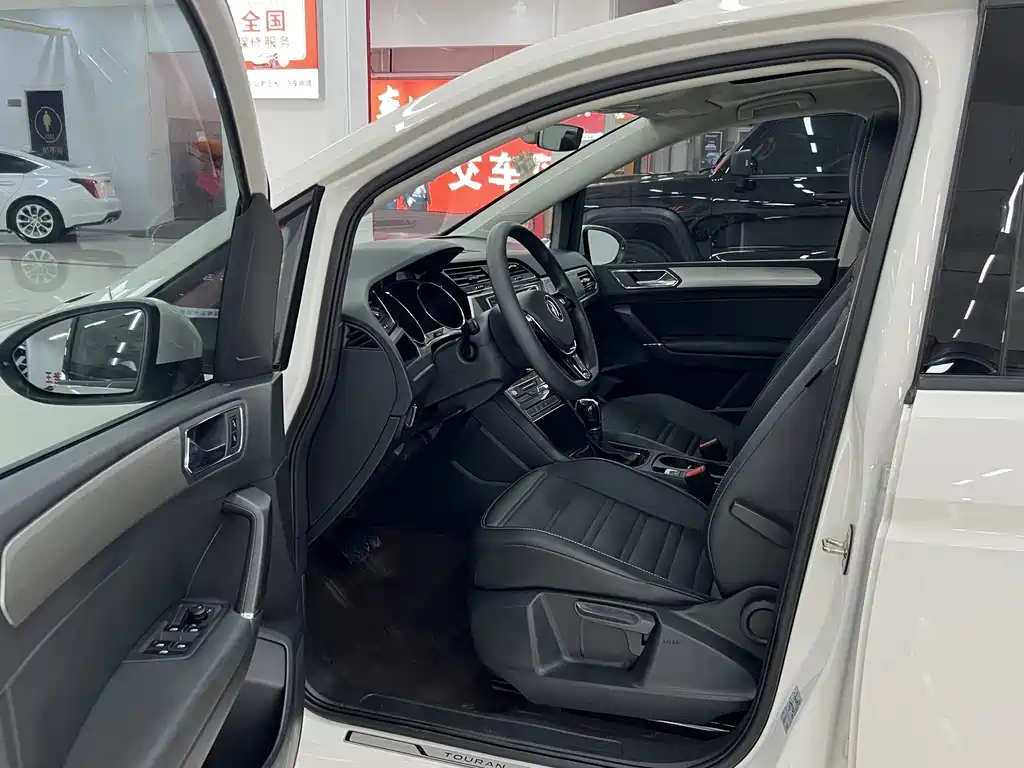 Touran 2018 Touran L 280TSI DSG Comfort Edition 7 seats National V купить на сайте DeffCars