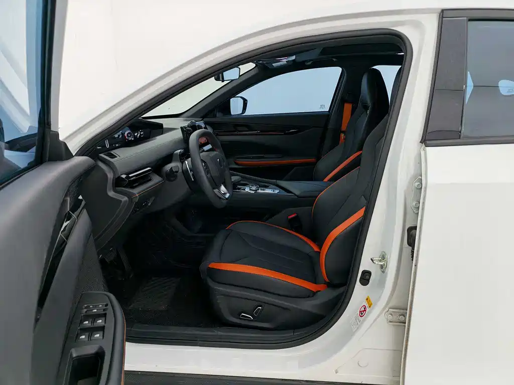 Changan UNI-V 2023 1.5T premium model купить на сайте DeffCars