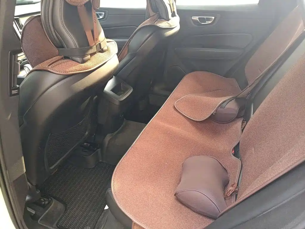 Volvo XC60 2023 B5 four-wheel drive Zhiyi Luxury Edition купить на сайте DeffCars