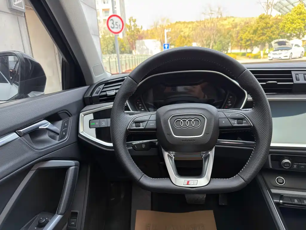 Audi Q3 Sportback 2022 40 TFSI Fashion Model купить на сайте DeffCars