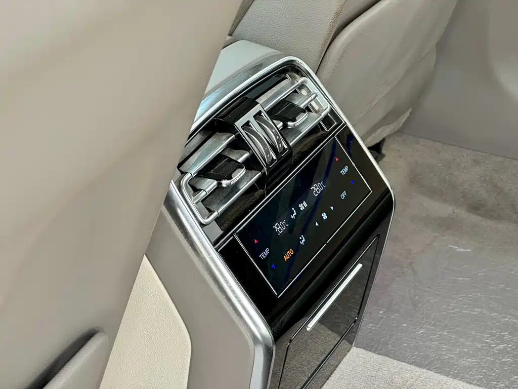 Hongqi H9 2020 3.0T Zhilianqi Chang Edition купить на сайте DeffCars