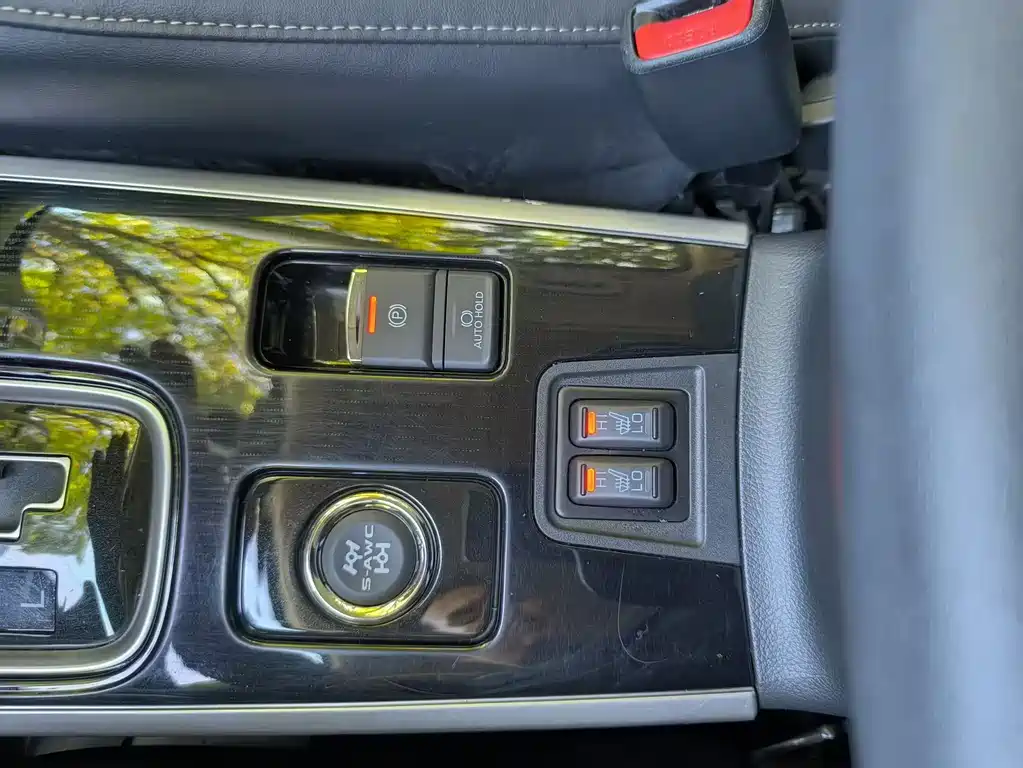 Outlander 2021 2.4L four-wheel drive exclusive version 7 seats купить на сайте DeffCars