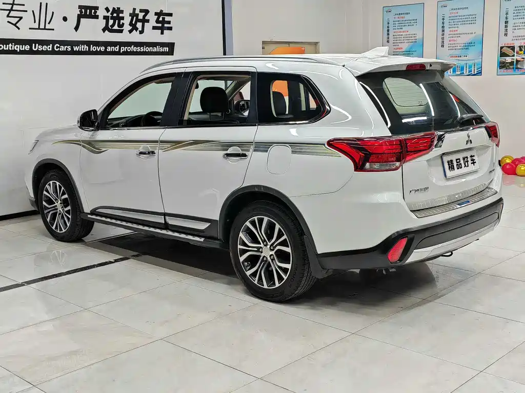 Outlander 2018 2.0L 2WD Honor Edition 5 seats купить на сайте DeffCars