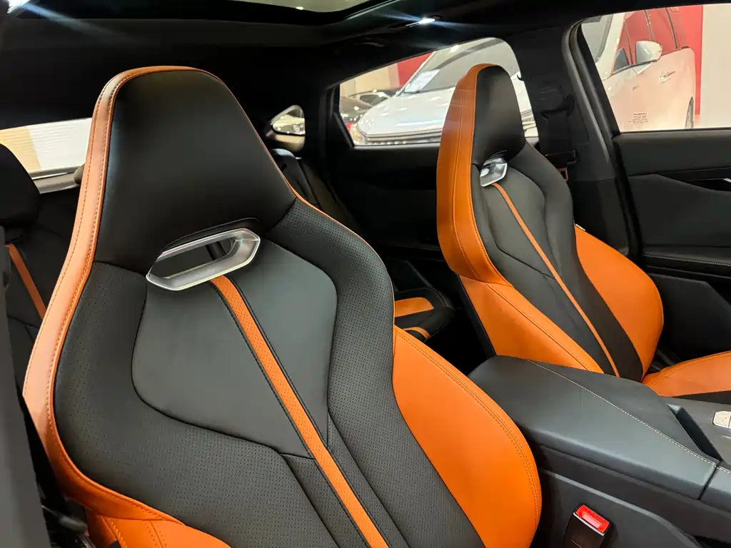 Changan UNI-V 2024 1.5T exclusive model купить на сайте DeffCars