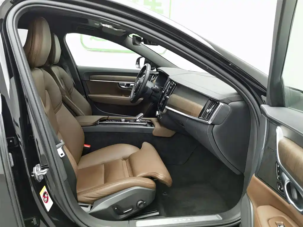 Volvo S90 2021 B5 Zhiyuan Luxury Edition купить на сайте DeffCars