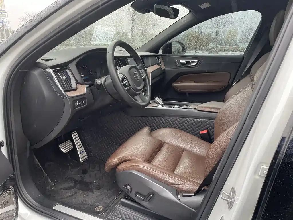 Volvo XC60 plug-in hybrid 2022 T8 plug-in hybrid four-wheel drive Zhiyuan luxury version купить на сайте DeffCars