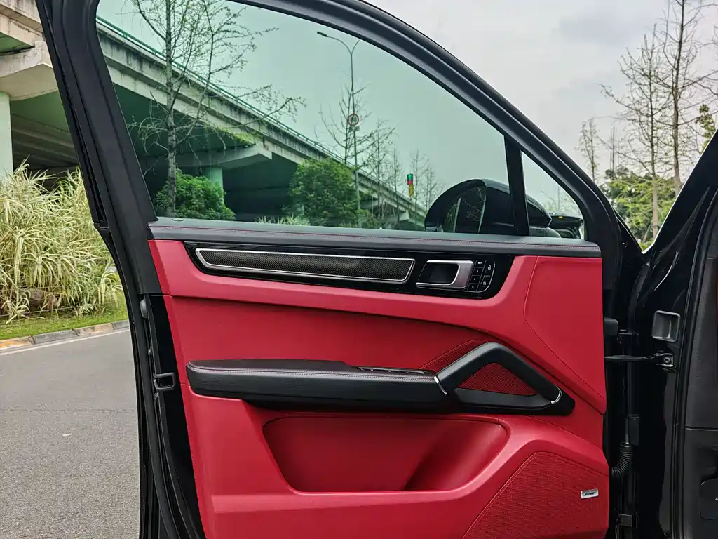 Cayenne New Energy 2021 Cayenne E-Hybrid 2.0T купить на сайте DeffCars