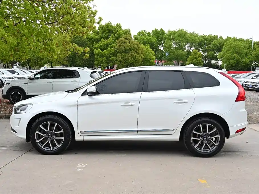 Volvo XC60 2017 T5 AWD Zhiyuan upgraded version купить на сайте DeffCars