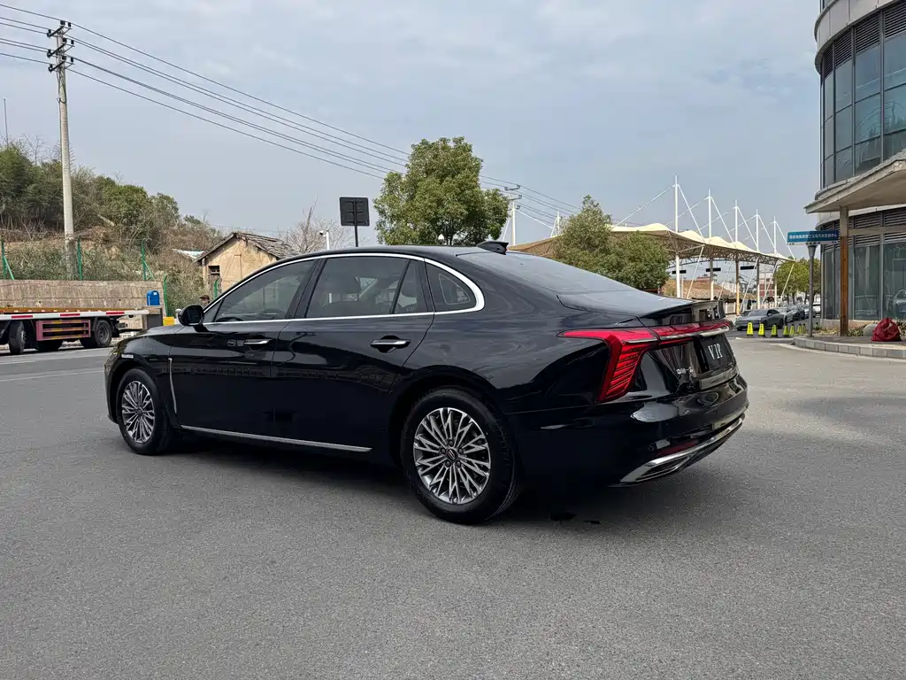 Hongqi H5 2024 1.5T DCT Zhilian Qiyun Edition купить на сайте DeffCars