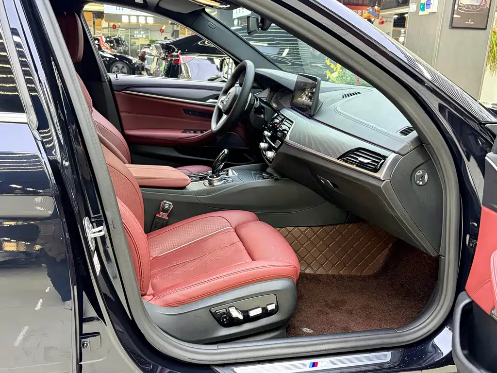 BMW 5 Series 2022 Facelift 2 530Li Exclusive M Sports Package купить на сайте DeffCars