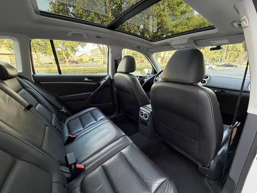 Tiguan 2016 300TSI automatic two-wheel drive luxury version купить на сайте DeffCars
