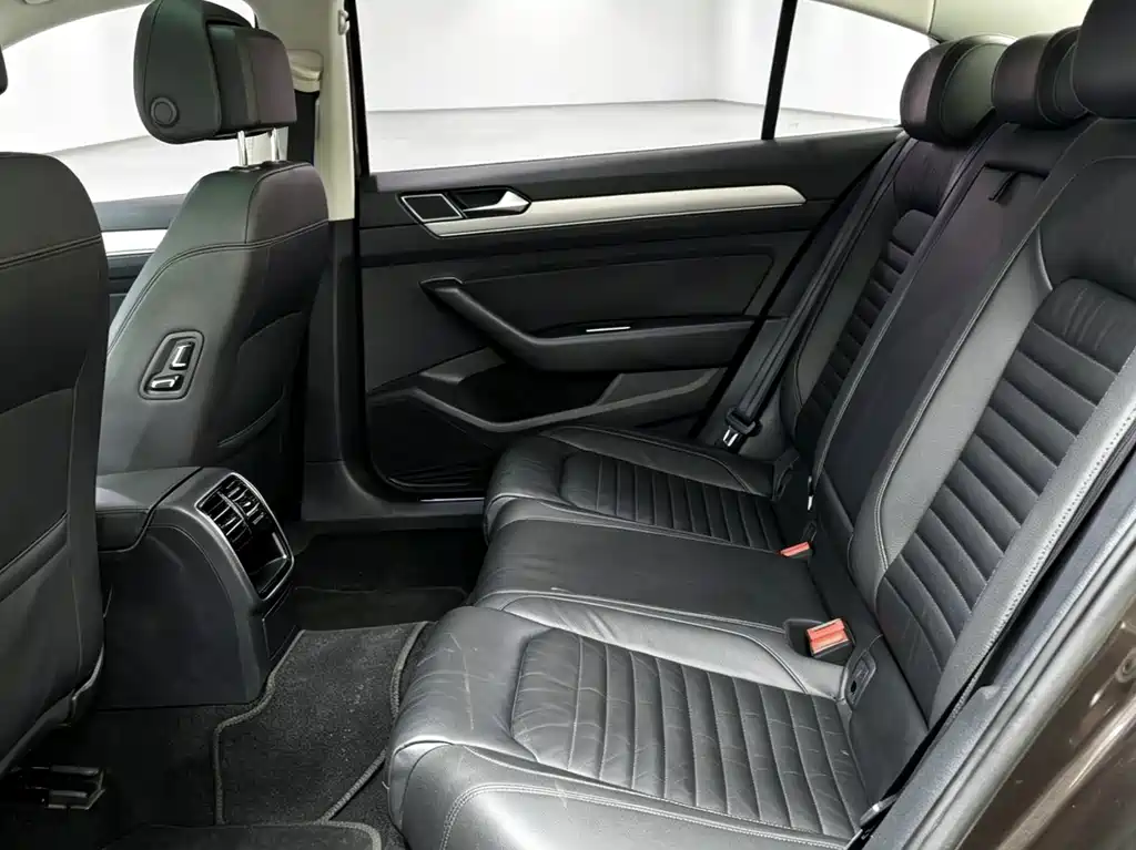 Magotan 2017 330TSI DSG leading model купить на сайте DeffCars