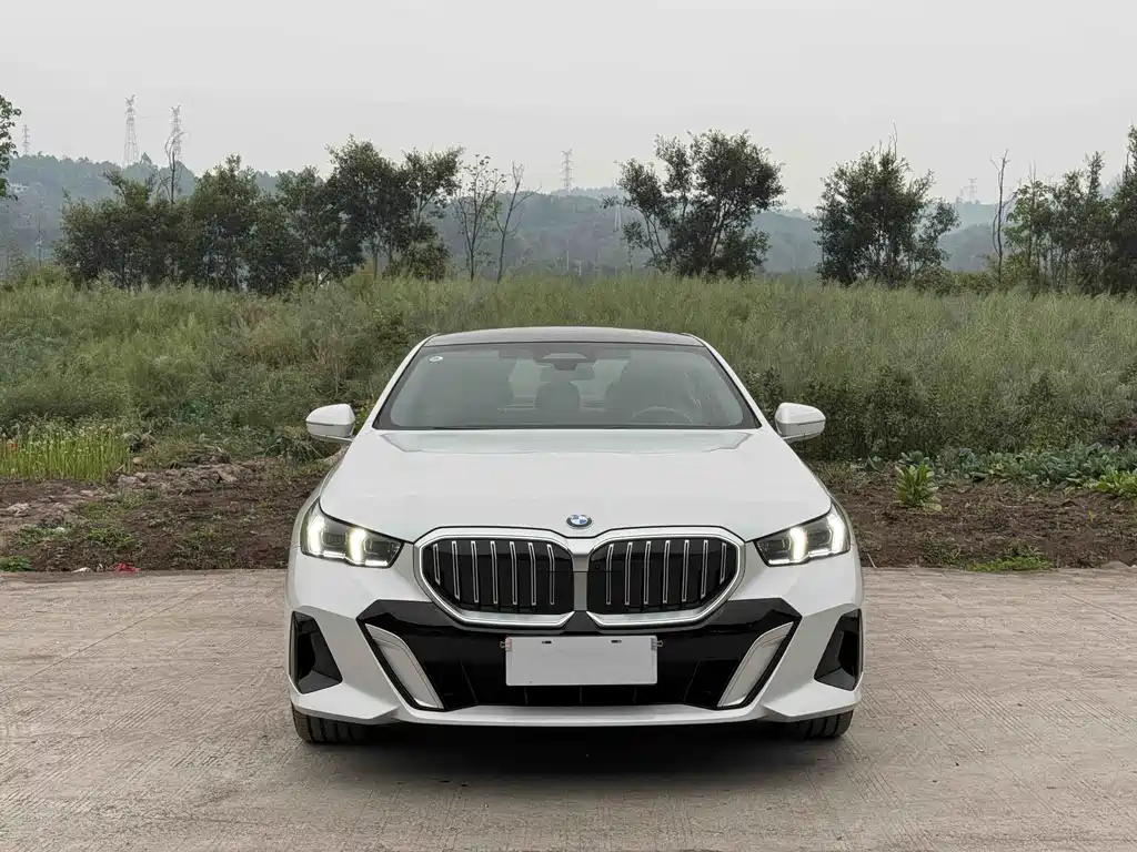 BMW 5 Series 2025 530Li Exclusive M Sports Package купить на сайте DeffCars