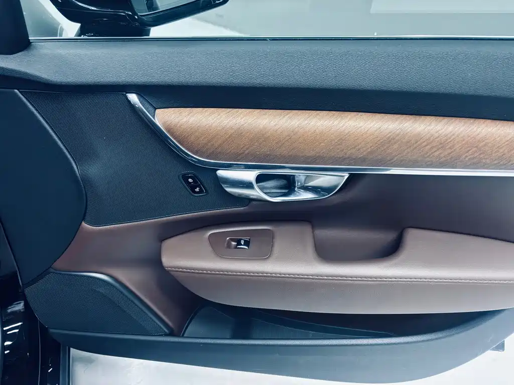 Volvo S90 2025 B5 Zhiyi Luxury Edition купить на сайте DeffCars