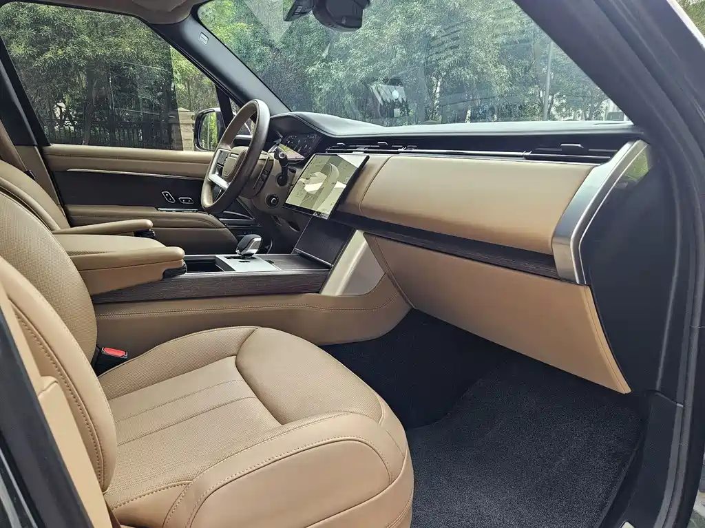 Range Rover 2024 3.0 L6 400PS Model Extended Edition купить на сайте DeffCars