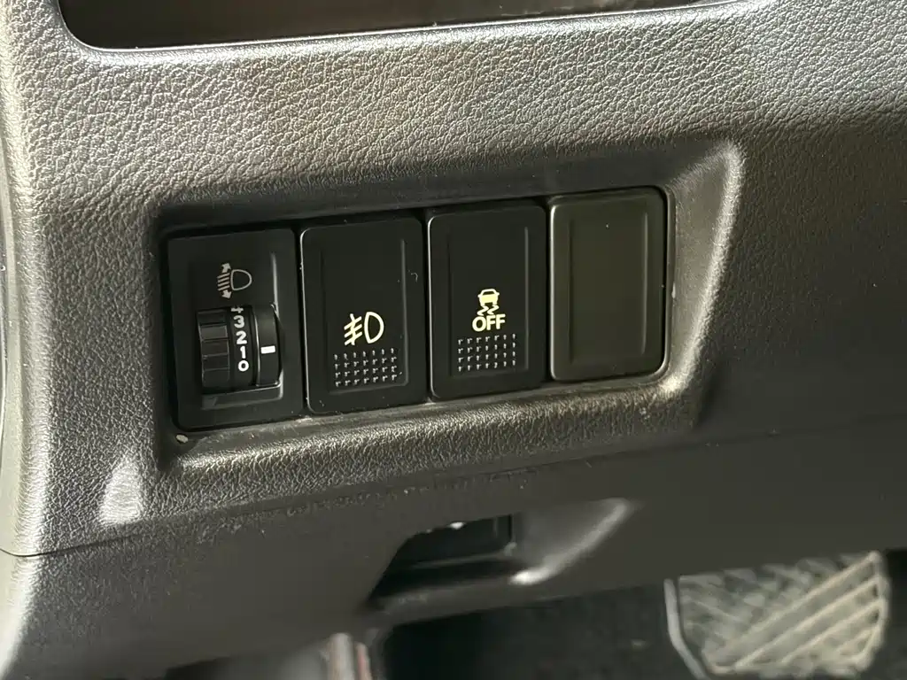 Qiyue 2015 1.6L automatic enjoyment type купить на сайте DeffCars