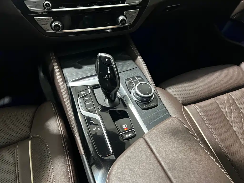 BMW 5 Series 2022 facelift 530Li exclusive M sports package купить на сайте DeffCars