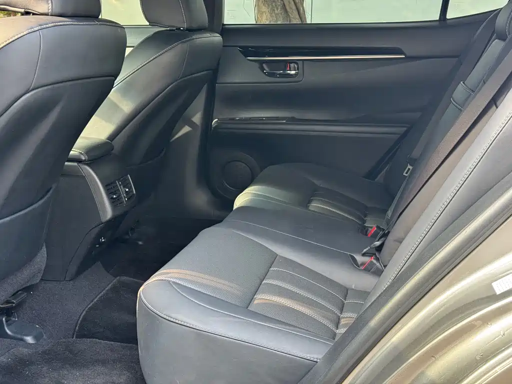 Lexus ES 2015 200 Elite Edition купить на сайте DeffCars