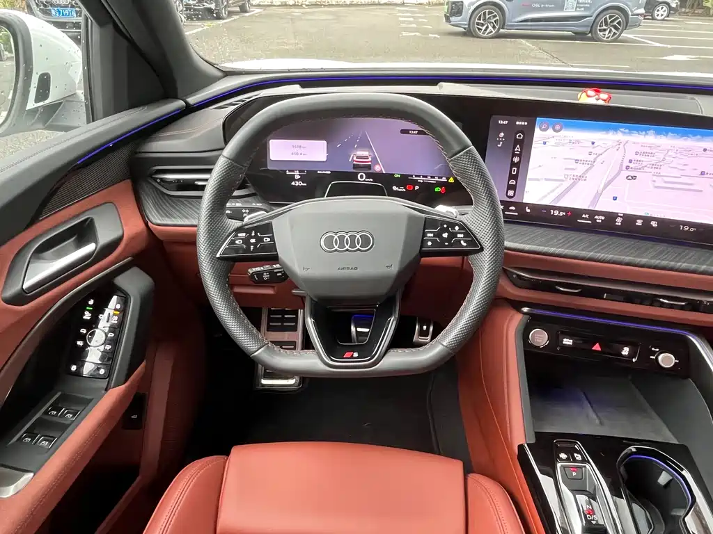 Audi Q5L 2026 2.0T Exclusive Edition for Ten Million Users купить на сайте DeffCars