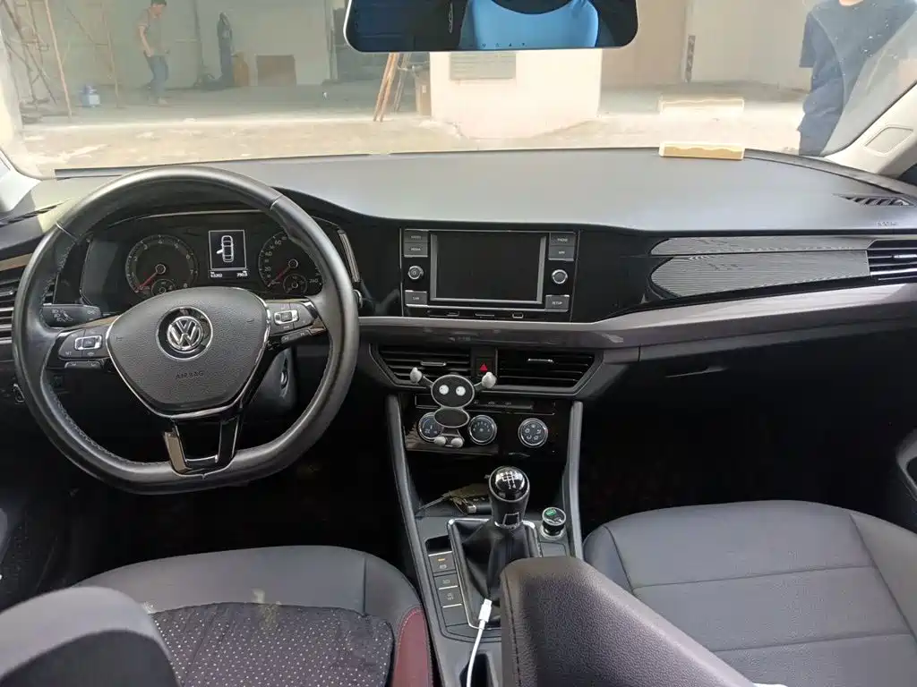Bora 2020 1.5L manual comfort model купить на сайте DeffCars