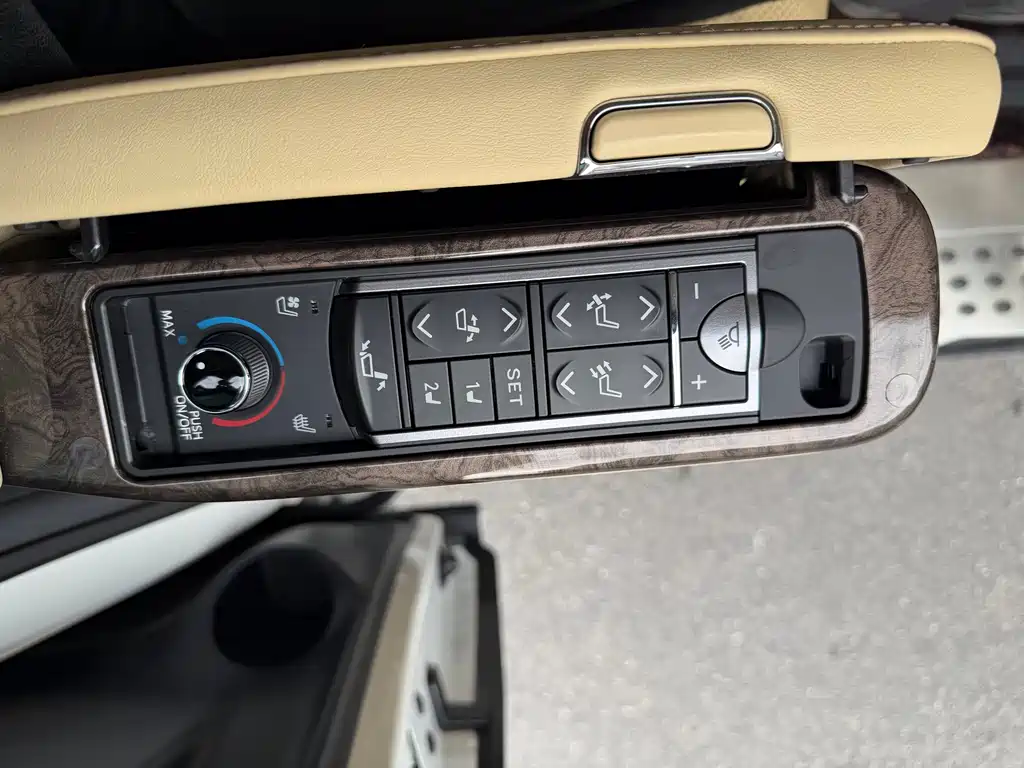 Wilfa 2021 Crown Dual Engine 2.5L HV Premium Edition купить на сайте DeffCars