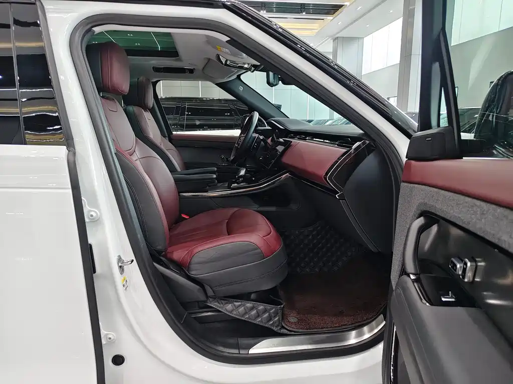 Range Rover Sport 2024 400PS Dynamic SE купить на сайте DeffCars