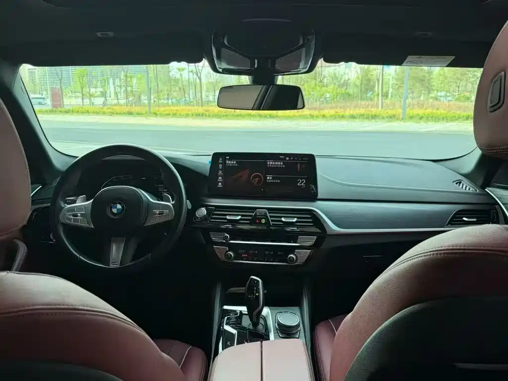 BMW 5 Series 2023 530Li Leading M Sports Package купить на сайте DeffCars